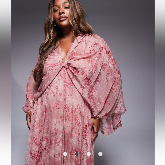 ASOS DESIGN Curve pleated chiffon twist front maxi dress in pink floral - Picture 2 of 6